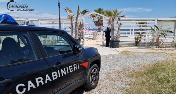Mandatoriccio: I Carabinieri Forestali sequestrano uno stabilimento balneare