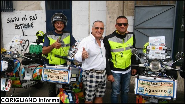 Tappa a Rossano del Giro dItalia in Vespa