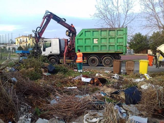 Decoro urbano, in corso pulizia a Seggio