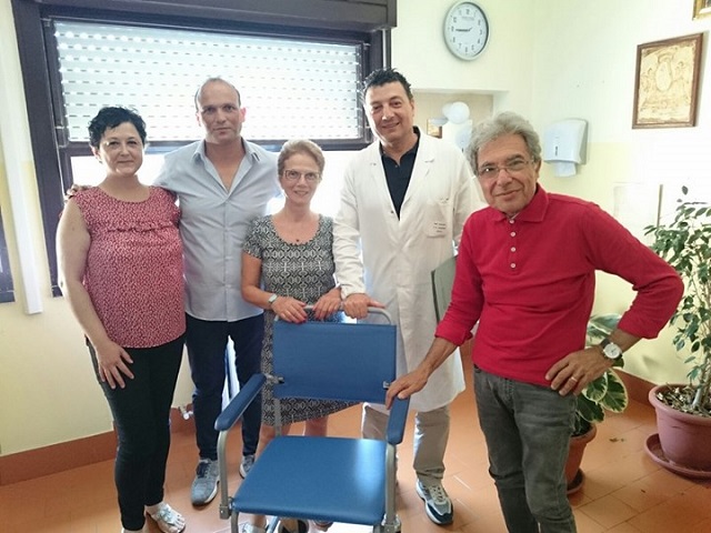 Consegnata una sedia a rotelle al Reparto di Oncologia dellOspedale di Rossano