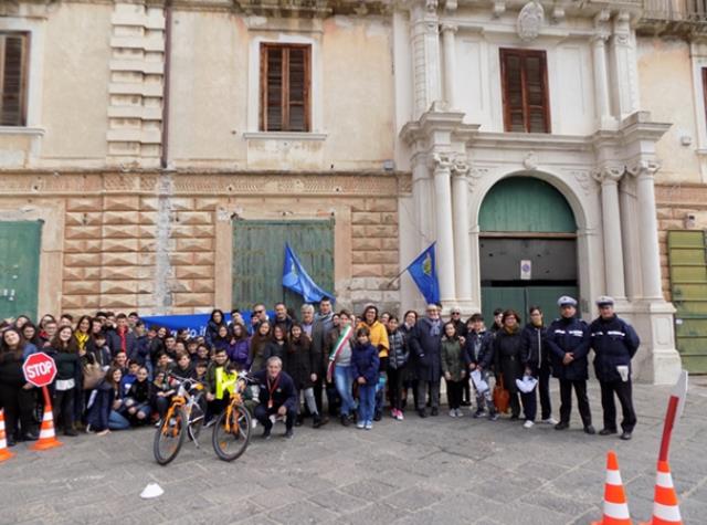 Gli alunni dellIstituto Comprensivo Rossano 1 coinvolti nel progetto AnalcolicaMente