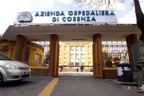 Cosenza: Emergenza coronavirus allAnnunziata operativa lunit di crisi e triage esterno