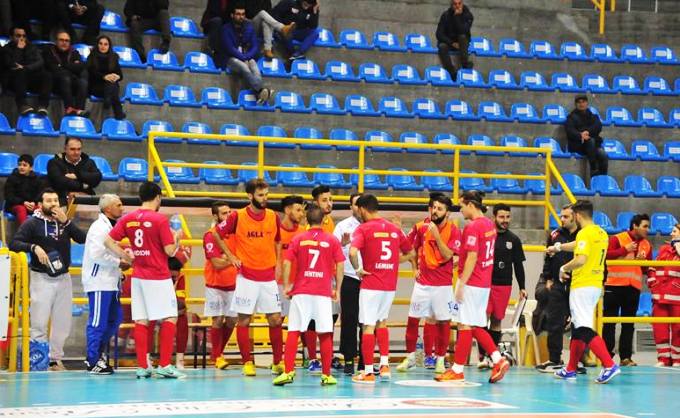 CORIGLIANO FUTSAL, OBIETTIVO USCIRE DALLA CRISI. IL DS FORACE IN STANB- BY