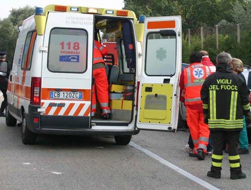 GRAVE INCIDENTE NEI PRESSI DI SIBARI, 1 MORTO E 4 FERITI 