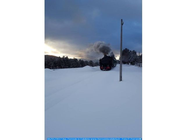 A tutto vapore sul treno della neve con il treno della Sila