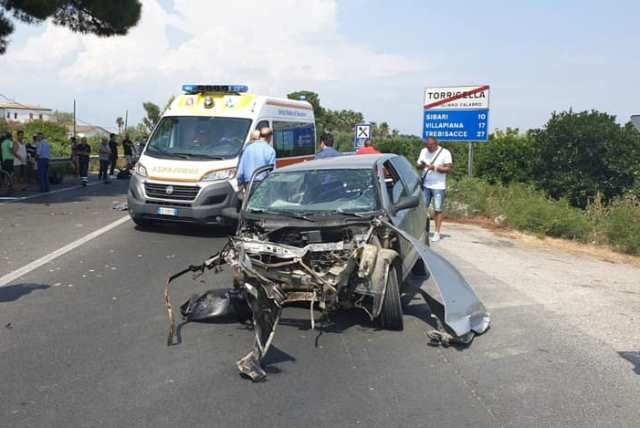 Corigliano. Grave incidente sulla S.S. 106 