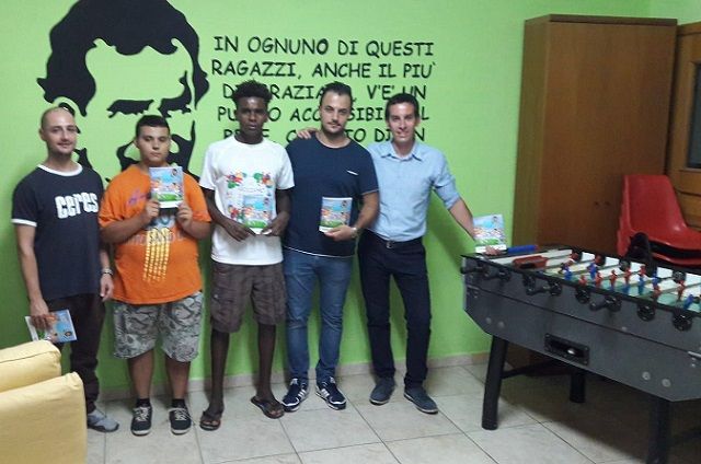Corigliano, il Milan Club Rino Gattuso dona libri autografati dal campione 