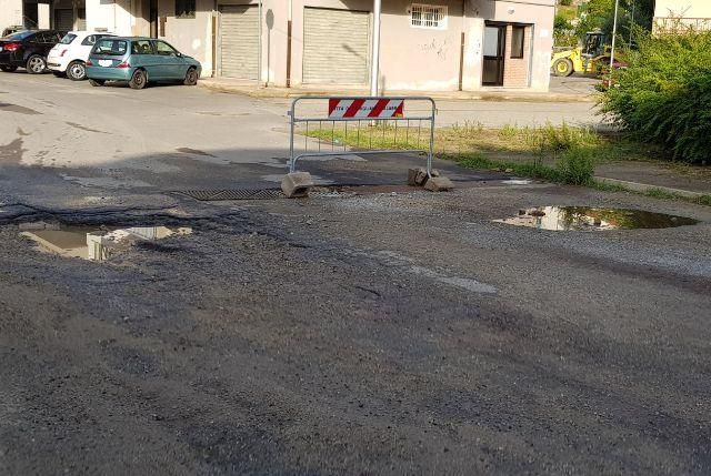 Corigliano, richiesto immediato intervento per le buche di Via F. Bruno