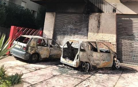 Corigliano-Rossano: A fuoco nella notte due autovetture
