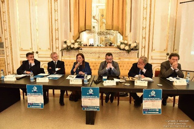 CRISI ECONOMICA, LUSURA BANCARIA  EMERGENZA SOCIALE