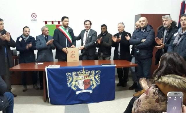 Defibrillatore donato dalla Fidelitas al Comune di Longobucco
