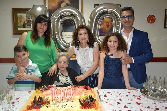 Grande festa per i 100 anni di Emma Algieri alla Casa Protetta San Pio e Madonna dellImmacolata