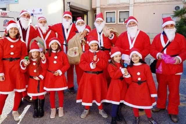 I Babbi Natale Fidelitas per le vie di Corigliano Calabro e Rossano