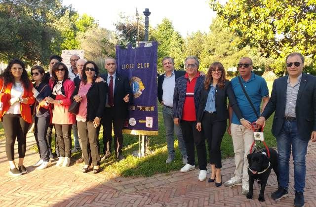 I Lions Club Corigliano Thurium donano un cane guida ad un non vedente coriglianese
