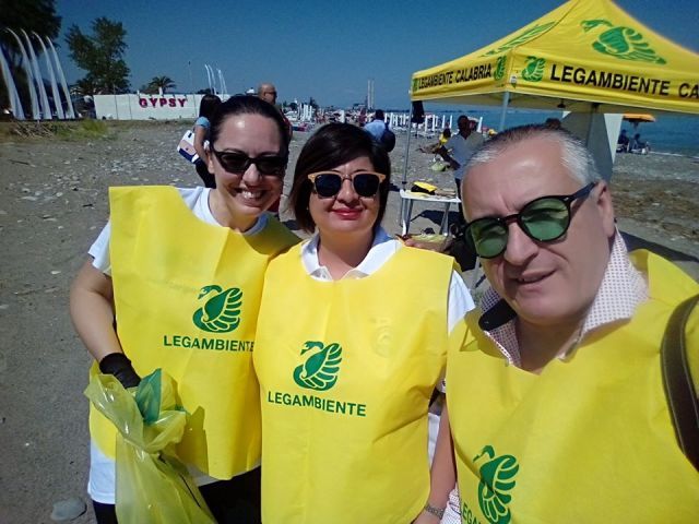 Oggi Beach litter promosso da legambiente del comune unico di Corigliano-Rossano
