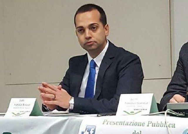 Riqualificare immobili e affidarli ad associazioni 