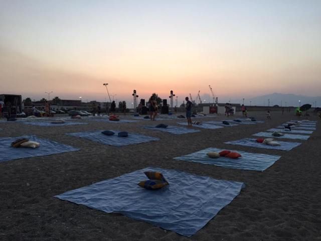 Spiaggia invasa per la XIII Alba Jazz