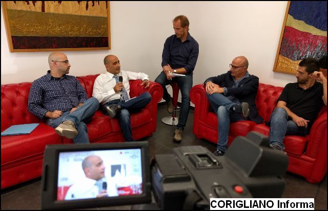 Talking riaccende i riflettori, accoglienza migranti e bando sospetto