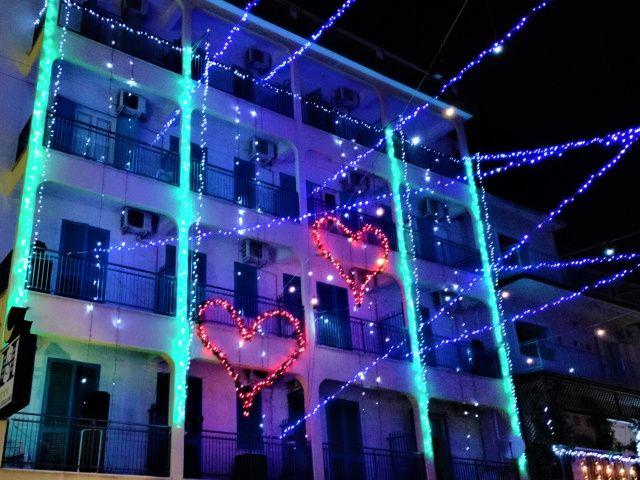 Tanta partecipazione al Christmas light show realizzato dal giovane rossanese lorenzo scorza