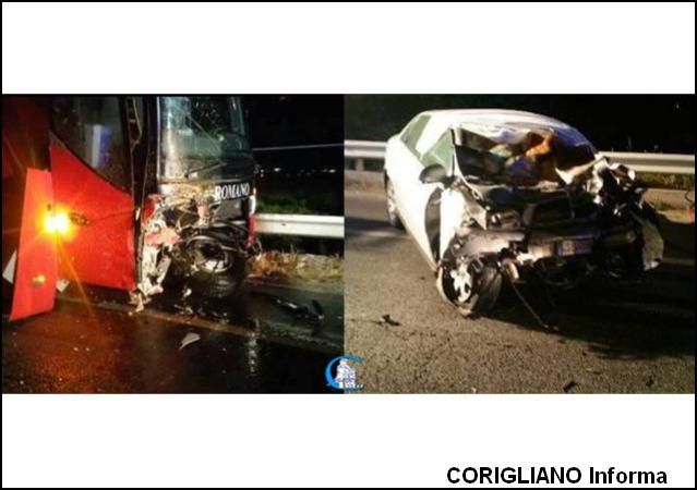 Terribile incidente sulla S.S. 106: scontro tra un autobus e unauto, un morto