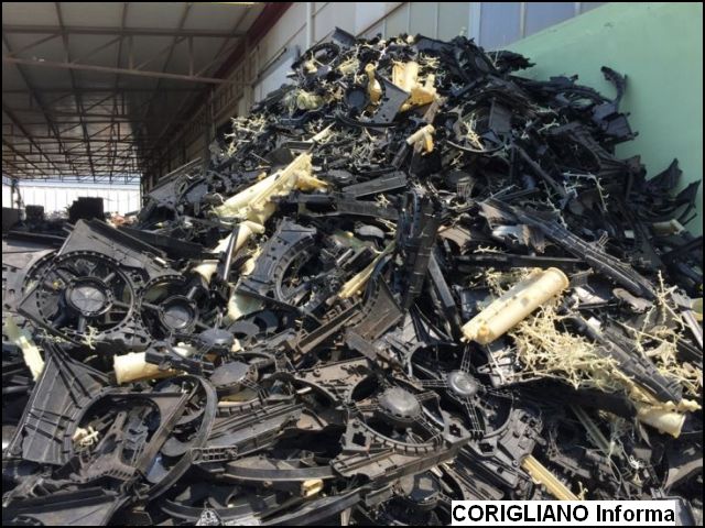 QUANDO LA DIFFERENZIATA DIVENTA BUSINESS, A CORIGLIANO LA PLASTICA SI RICICLA CREANDO LAVORO