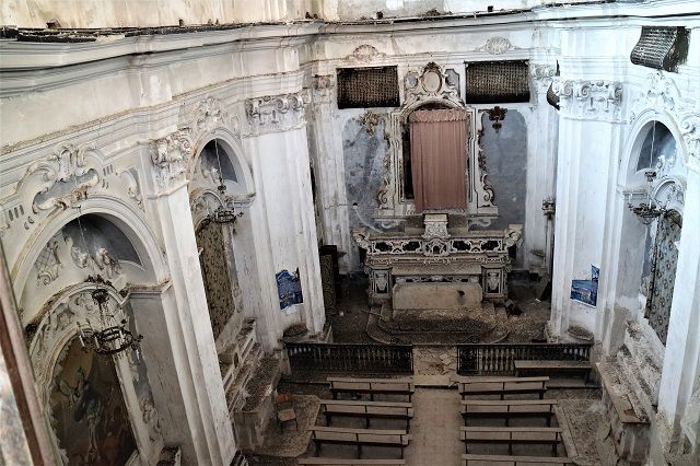 La Chiesa di Santa Chiara abbandonata al degrado